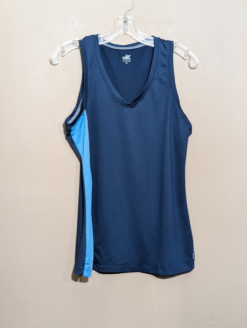 Alo Yoga Cool Fit V Neck Tank Top, XL